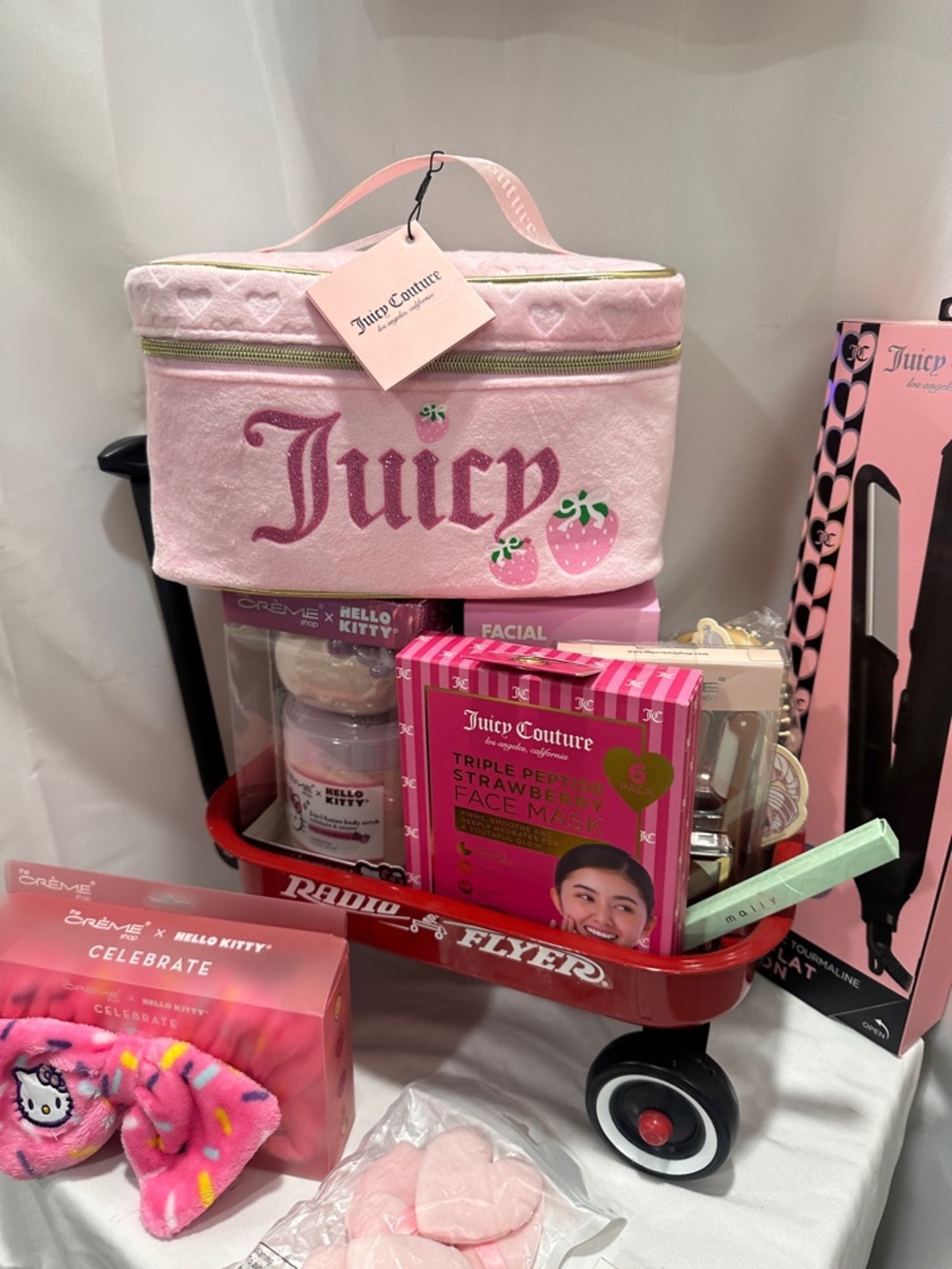 Red Wagon pull in the spa saving with this hello Kitty, bundle 15 items NWT - Picture 5 of 6